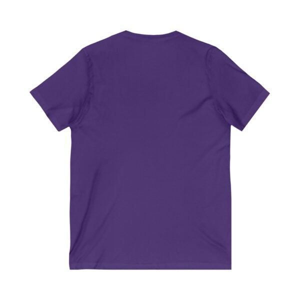 La camiseta unisex Tikal Vintage de cuello en V ofrece un look casual pero elegante.