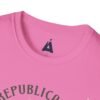 Celebra tu herencia guatemalteca con esta camiseta unisex con orgullo, perfecta para pasear.