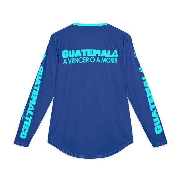 Camisa de manga larga con protección UV para hombre, perfecta para actividades al aire libre como el fútbol.