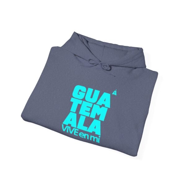 Mantente abrigado y con estilo con esta sudadera unisex Guatemala VIVE en Mí. Perfecta para mostrar tus raíces.
