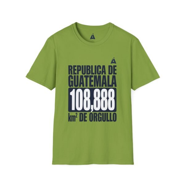 Celebra tu herencia guatemalteca con esta camiseta unisex con orgullo, perfecta para pasear.