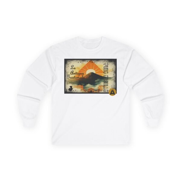 Camiseta de manga larga inspirada en La antigua Guatemala, unisex, ideal para quienes aman viajar y la aventura.