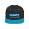 Esta gorra plana es elegante y ajustable, perfecta para el día a día.