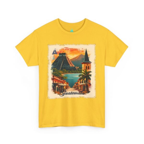 Celebra tu herencia guatemalteca con esta camiseta unisex con orgullo, perfecta para pasear.