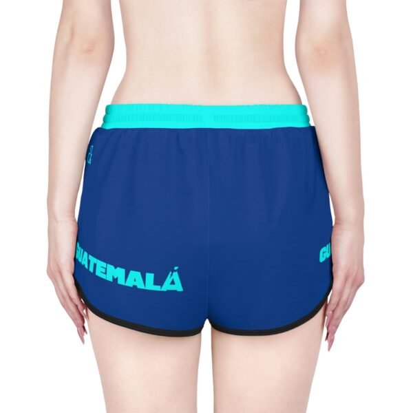 Shorts elegantes y relajados para mujer con diseño de GUATE, perfectos para días de verano.