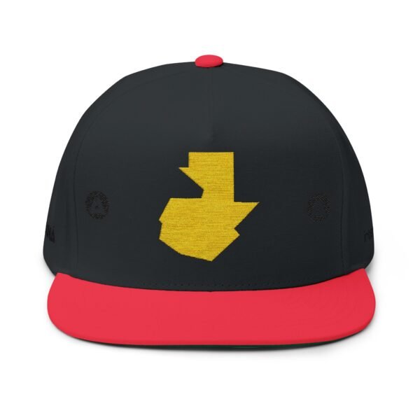 Gorra plana bordada con mapa de GUATE, ideal para aventuras al aire libre.