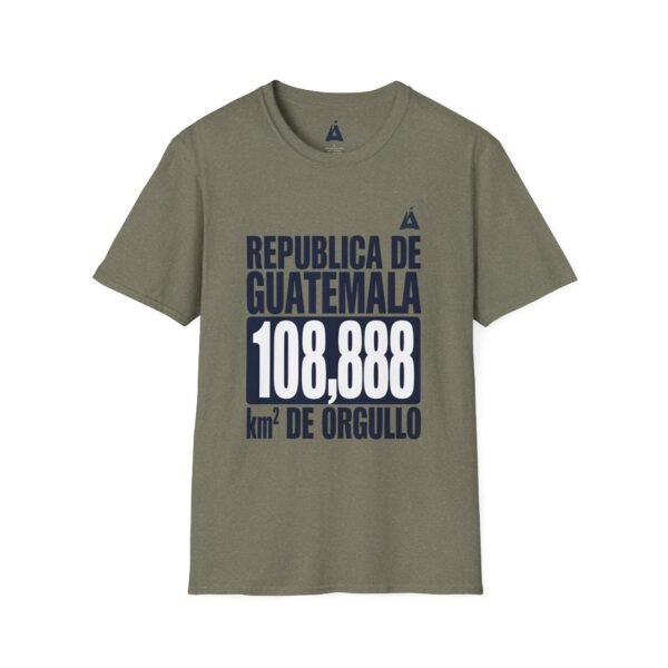 Celebra tu herencia guatemalteca con esta camiseta unisex con orgullo, perfecta para pasear.