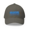 Elegante gorra bordada cerrada para cualquier ocasión. Perfecta como gorra deportiva.