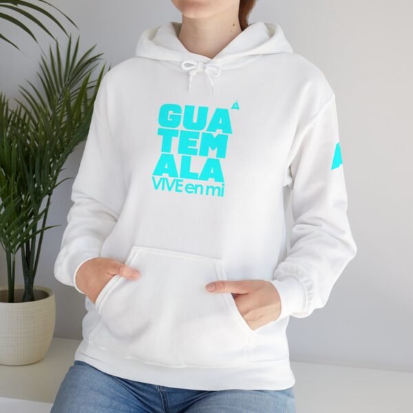Mantente abrigado y con estilo con esta sudadera unisex Guatemala VIVE en Mí. Perfecta para mostrar tus raíces.