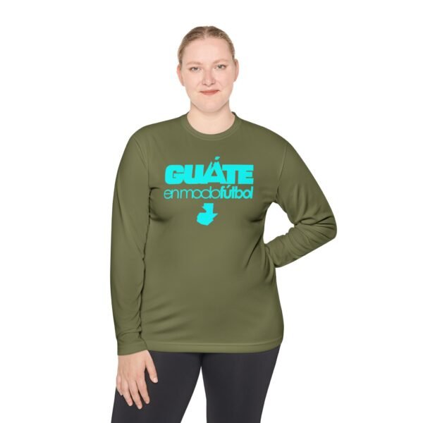 Camiseta unisex ligera manga larga espíritu guatemalteco perfecta para cualquier aficionado al fútbol.