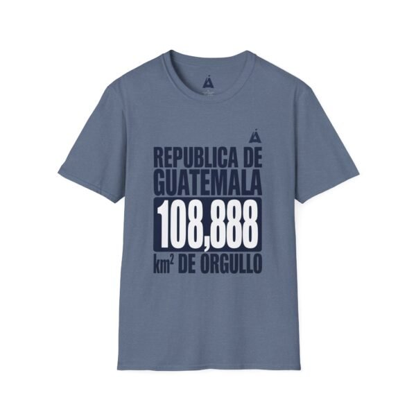 Celebra tu herencia guatemalteca con esta camiseta unisex con orgullo, perfecta para pasear.