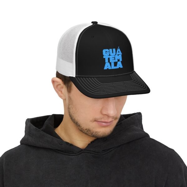 Elegante gorra de Camionero, bordada, perfecta para uso casual, una opción moderna y cómoda.