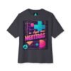 Camiseta holgada inspirada en los 80s, perfecta para salidas informales, con un aire divertido y nostálgico.