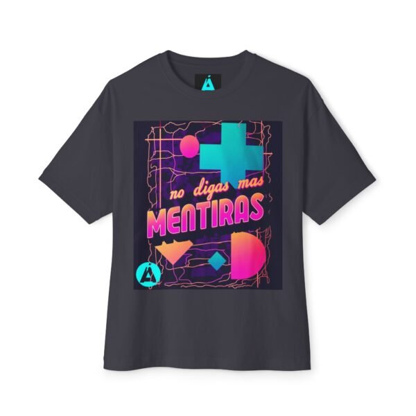 Camiseta holgada inspirada en los 80s, perfecta para salidas informales, con un aire divertido y nostálgico.