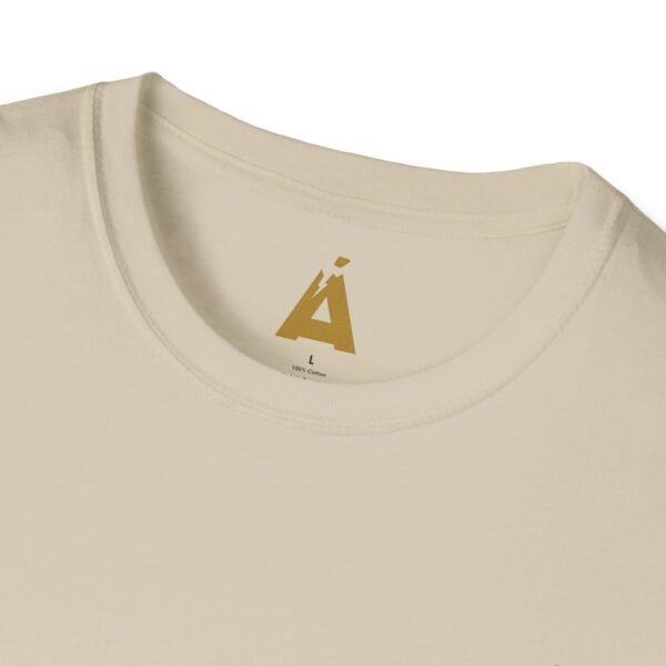 Celebra tu herencia guatemalteca con esta camiseta unisex con orgullo, perfecta para pasear.