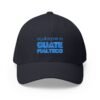 Elegante gorra bordada cerrada para cualquier ocasión.