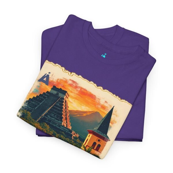 Celebra tu herencia guatemalteca con esta camiseta unisex con orgullo, perfecta para pasear.