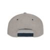 Esta gorra plana es elegante y ajustable, perfecta para el día a día.