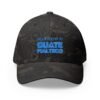 Elegante gorra bordada cerrada para cualquier ocasión.