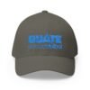 Elegante gorra bordada cerrada para cualquier ocasión.