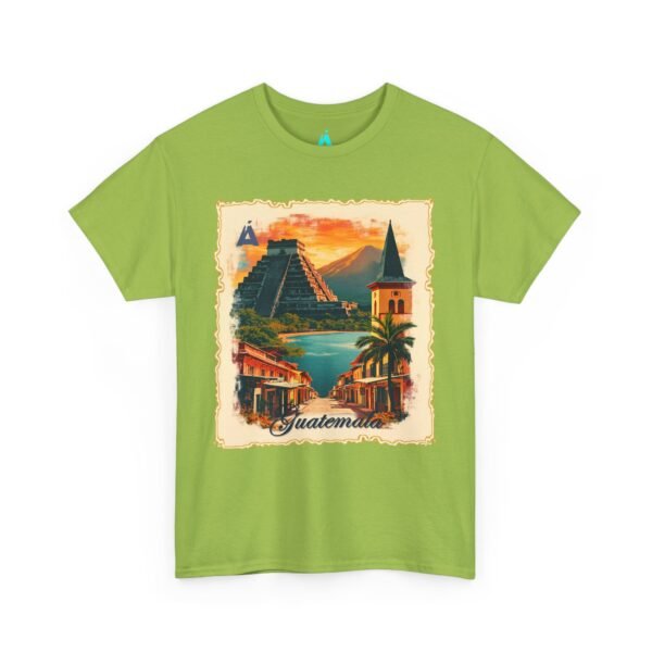 Celebra tu herencia guatemalteca con esta camiseta unisex con orgullo, perfecta para pasear.