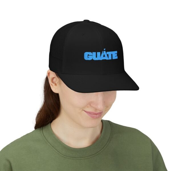 Elegante gorra de Camionero, bordada, perfecta para uso casual, una opción moderna y cómoda.