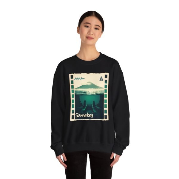 Sudadera unisex de cuello redondo de inspiración vintage de Samabaj, una prenda acogedora y moderna.