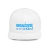 Esta gorra plana es elegante y ajustable, perfecta para el día a día.