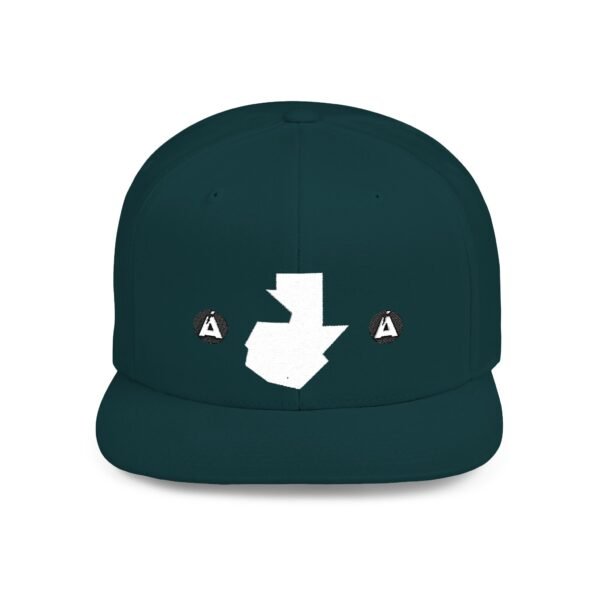 Gorra snapback con mapa de GUATE, perfecta como accesorio de moda para días de verano y salidas informales.
