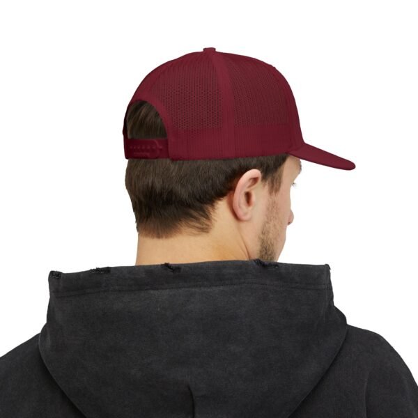 Elegante gorra de Camionero, bordada, perfecta para uso casual, una opción moderna y cómoda.