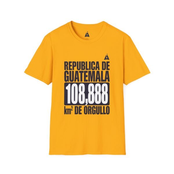 Celebra tu herencia guatemalteca con esta camiseta unisex con orgullo, perfecta para pasear.