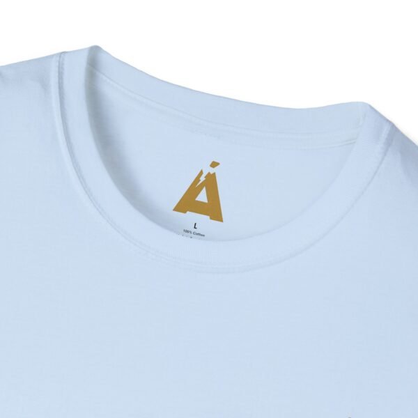 Celebra tu herencia guatemalteca con esta camiseta unisex con orgullo, perfecta para pasear.