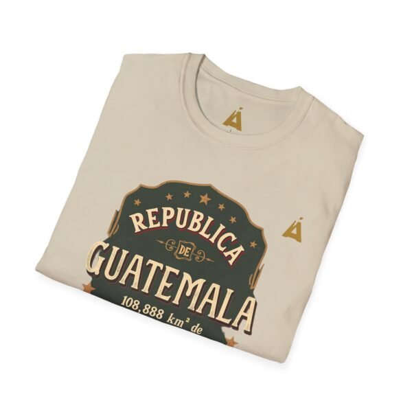 Camiseta unisex vintage de Guatemala con un estilo suave, perfecta para uso casual y como souvenir.
