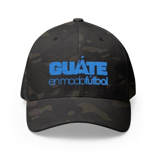 Elegante gorra bordada cerrada para cualquier ocasión.