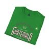 Celebra tu herencia guatemalteca con esta camiseta unisex con orgullo, perfecta para pasear.
