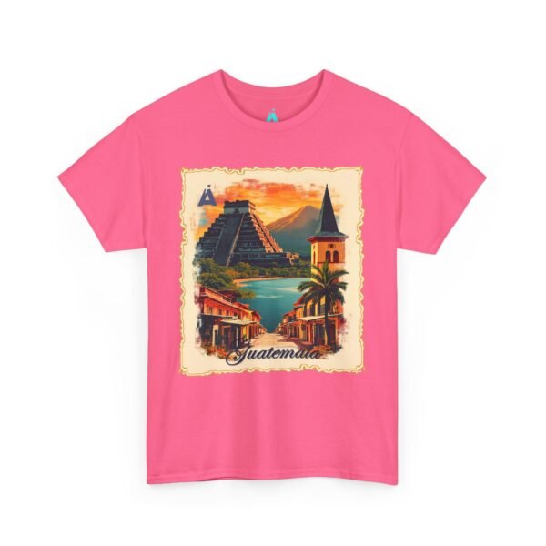 Celebra tu herencia guatemalteca con esta camiseta unisex con orgullo, perfecta para pasear.