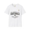 Celebra tu herencia guatemalteca con esta camiseta unisex con orgullo, perfecta para pasear.