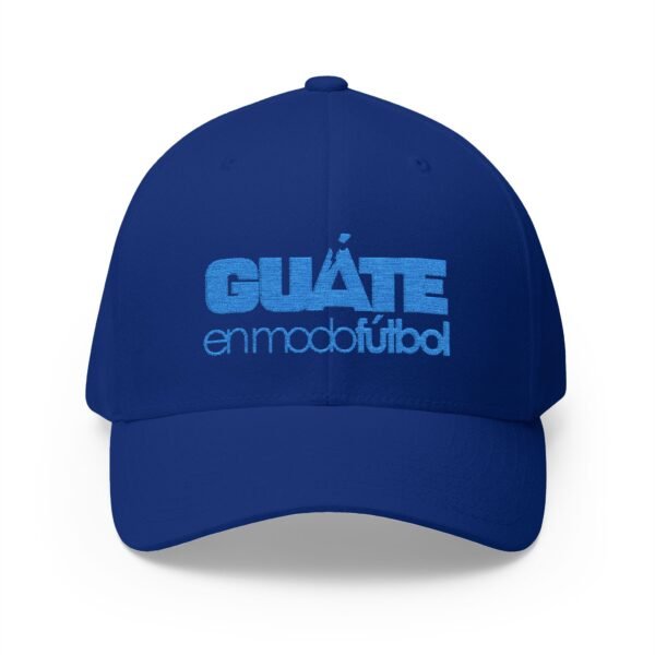 Elegante gorra bordada cerrada para cualquier ocasión.