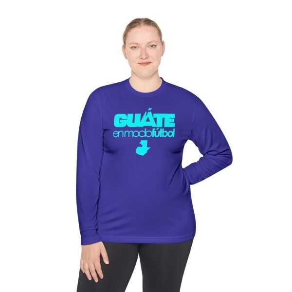 Camiseta unisex ligera manga larga espíritu guatemalteco perfecta para cualquier aficionado al fútbol.