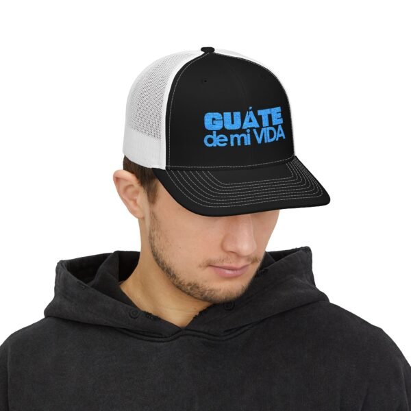 Elegante gorra de Camionero, bordada, perfecta para uso casual, una opción moderna y cómoda.
