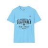 Celebra tu herencia guatemalteca con esta camiseta unisex con orgullo, perfecta para pasear.