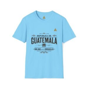 Celebra tu herencia guatemalteca con esta camiseta unisex con orgullo, perfecta para pasear.