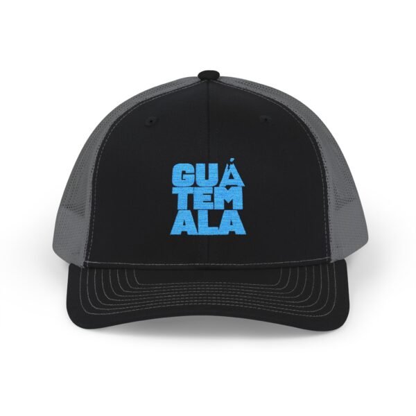 Elegante gorra de Camionero, bordada, perfecta para uso casual, una opción moderna y cómoda.
