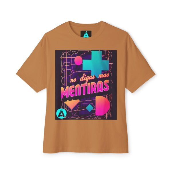 Camiseta holgada inspirada en los 80s, perfecta para salidas informales, con un aire divertido y nostálgico.