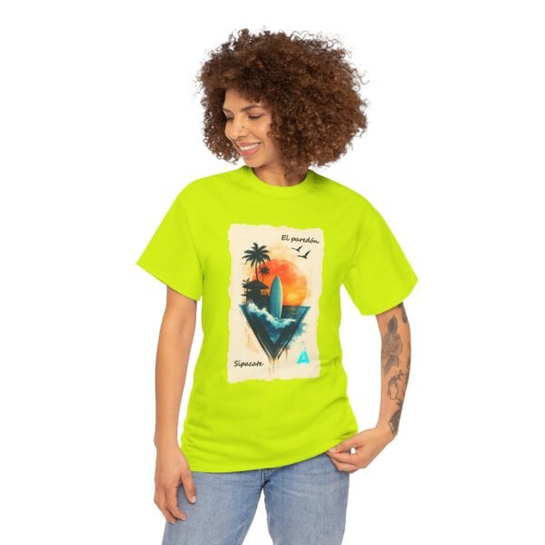 Vive un ambiente tropical con esta camiseta Sunset, unisex, perfecta para los amantes de la playa.