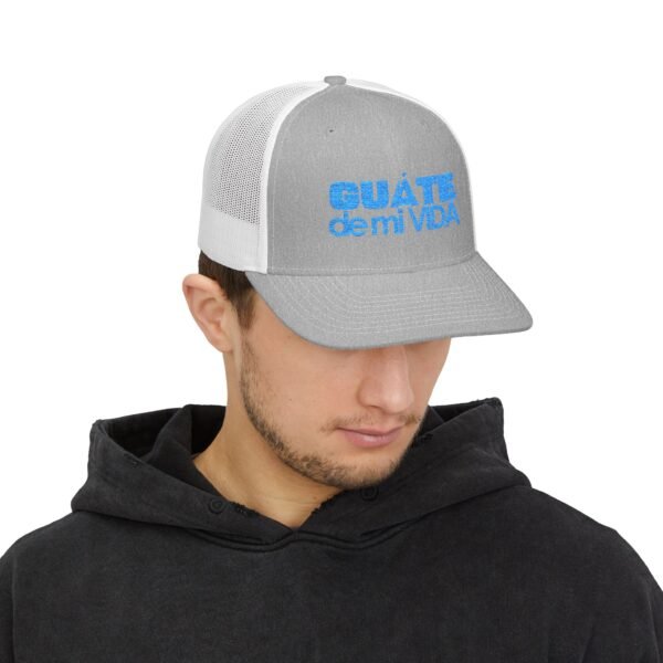 Elegante gorra de Camionero, bordada, perfecta para uso casual, una opción moderna y cómoda.