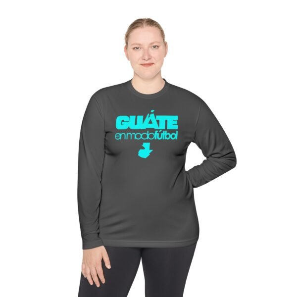 Camiseta unisex ligera manga larga espíritu guatemalteco perfecta para cualquier aficionado al fútbol.