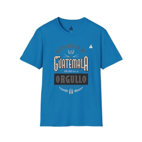 Celebra tu herencia guatemalteca con esta camiseta unisex con orgullo, perfecta para pasear.
