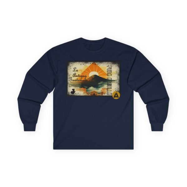 Camiseta de manga larga inspirada en La antigua Guatemala, unisex, ideal para quienes aman viajar y la aventura.