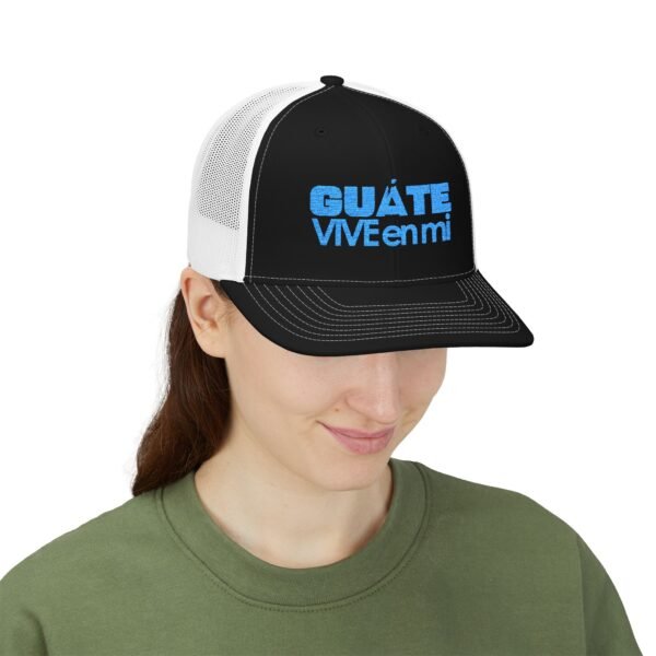 Elegante gorra de Camionero, bordada, perfecta para uso casual, una opción moderna y cómoda.